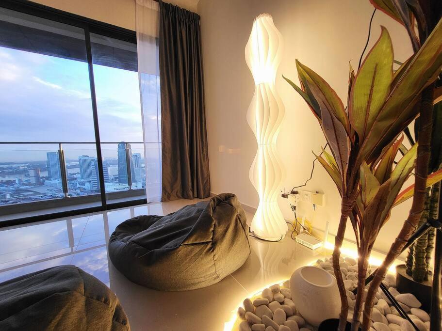 SKS Pavilion Ultimate Skyline w Bathtub 3 BR, 6 Pax