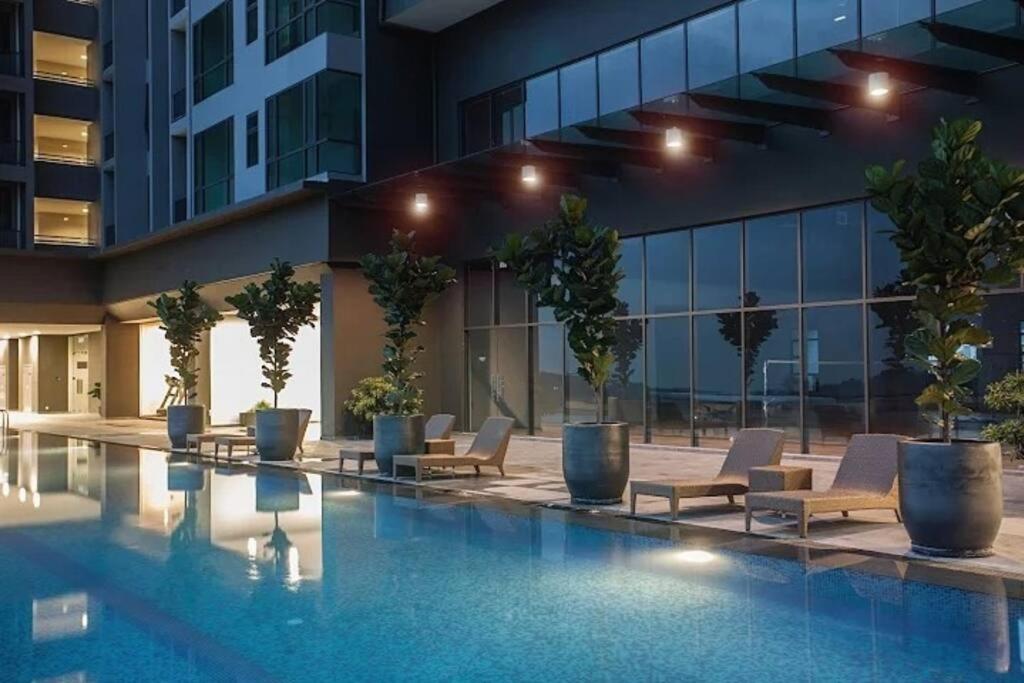 SKS Pavilion Ultimate Skyline w Bathtub 3 BR, 6 Pax
