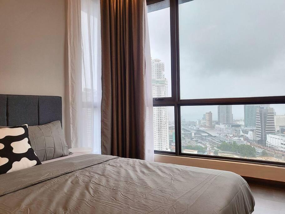 SKS Pavilion Ultimate Skyline w Bathtub 3 BR, 6 Pax