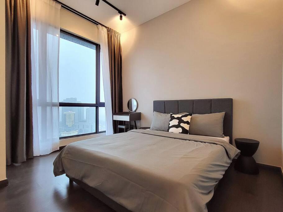 SKS Pavilion Ultimate Skyline w Bathtub 3 BR, 6 Pax