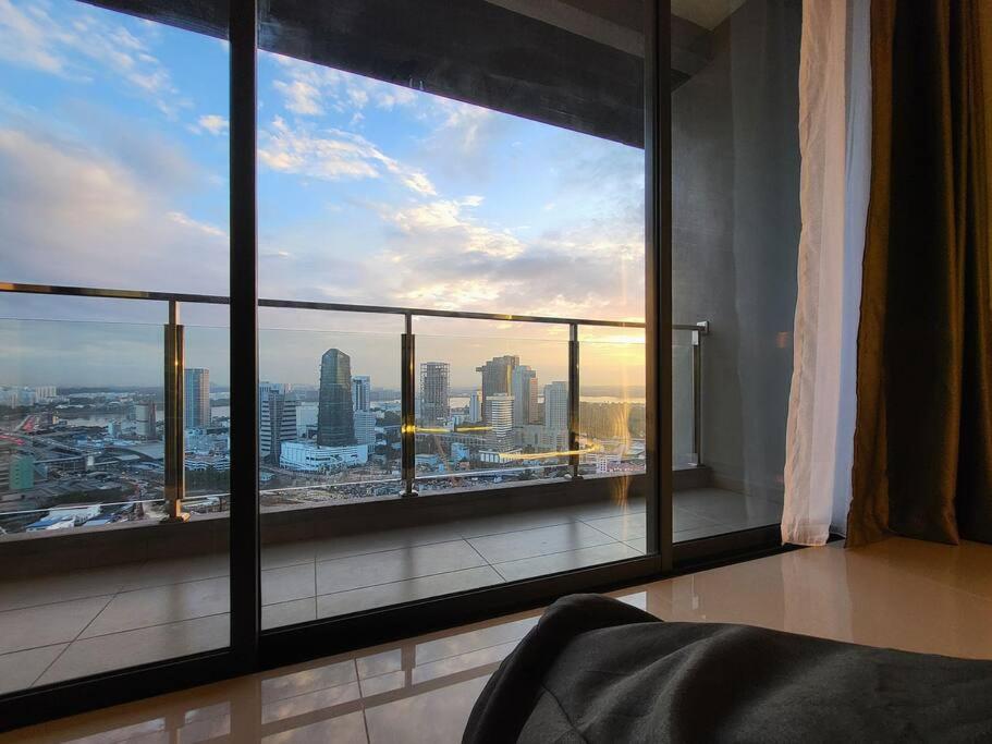 SKS Pavilion Ultimate Skyline w Bathtub 3 BR, 6 Pax