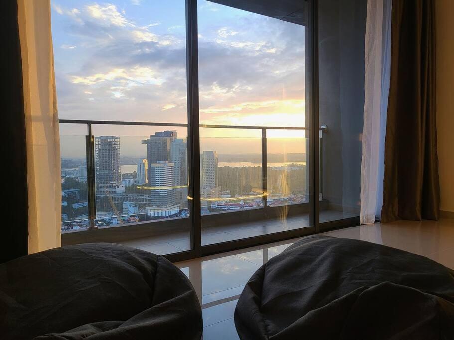 SKS Pavilion Ultimate Skyline w Bathtub 3 BR, 6 Pax