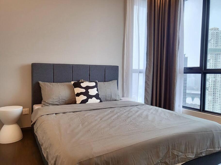 SKS Pavilion Ultimate Skyline w Bathtub 3 BR, 6 Pax