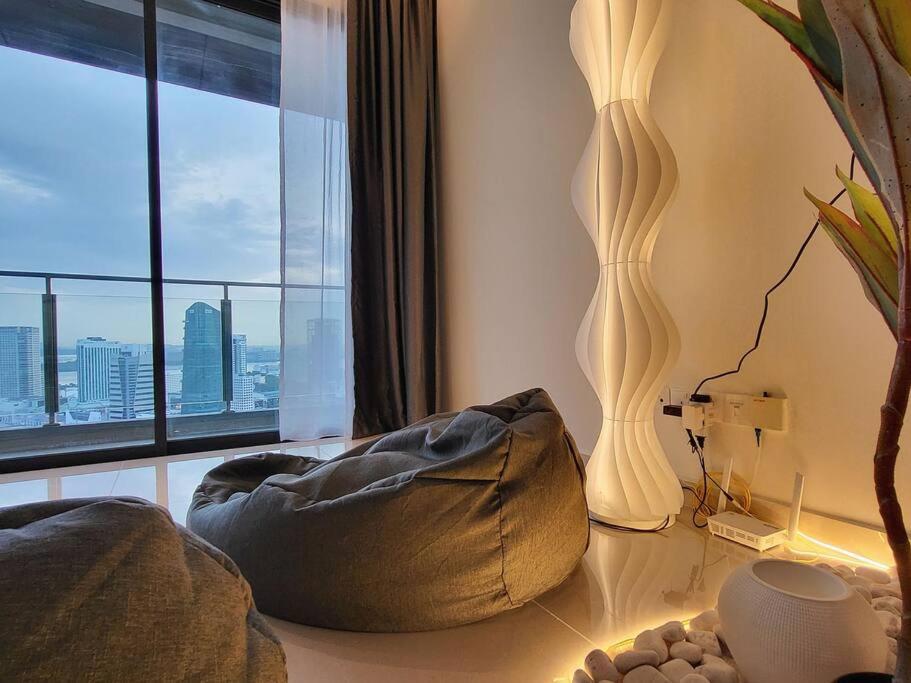 SKS Pavilion Ultimate Skyline w Bathtub 3 BR, 6 Pax