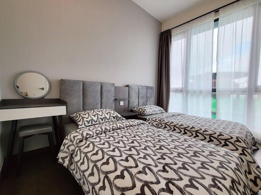 SKS Pavilion Ultimate Skyline w Bathtub 3 BR, 6 Pax