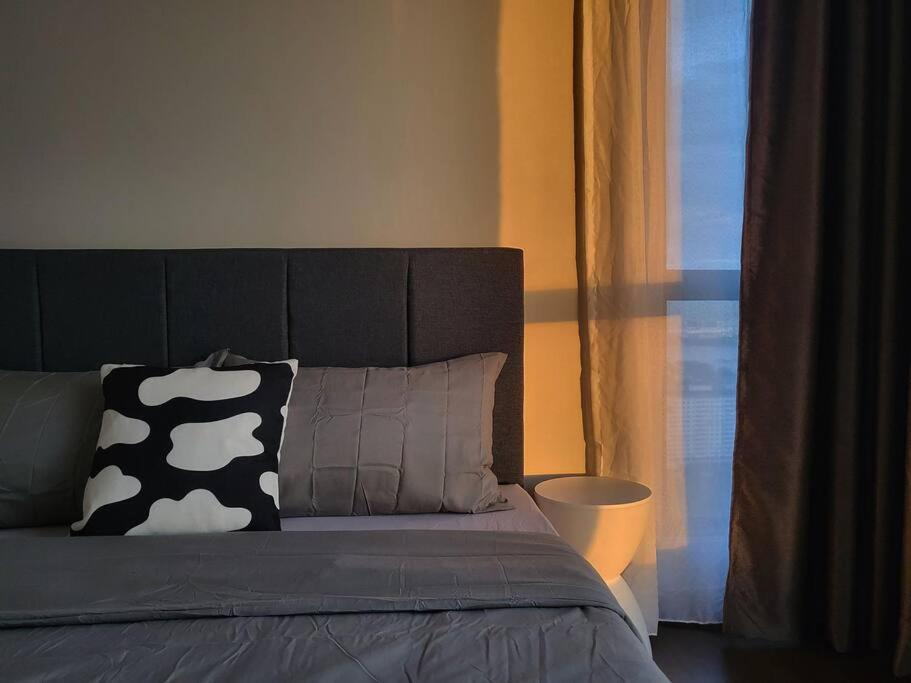 SKS Pavilion Ultimate Skyline w Bathtub 3 BR, 6 Pax