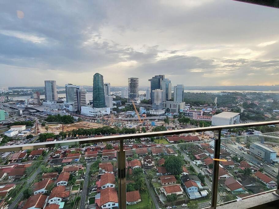 SKS Pavilion Ultimate Skyline w Bathtub 3 BR, 6 Pax