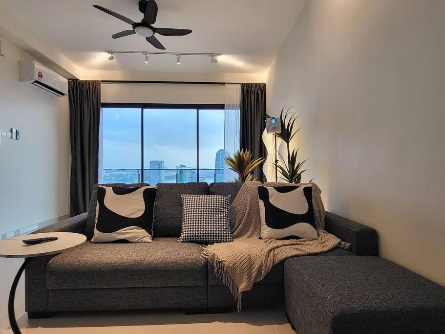 SKS Pavilion Ultimate Skyline w Bathtub 3 BR, 6 Pax