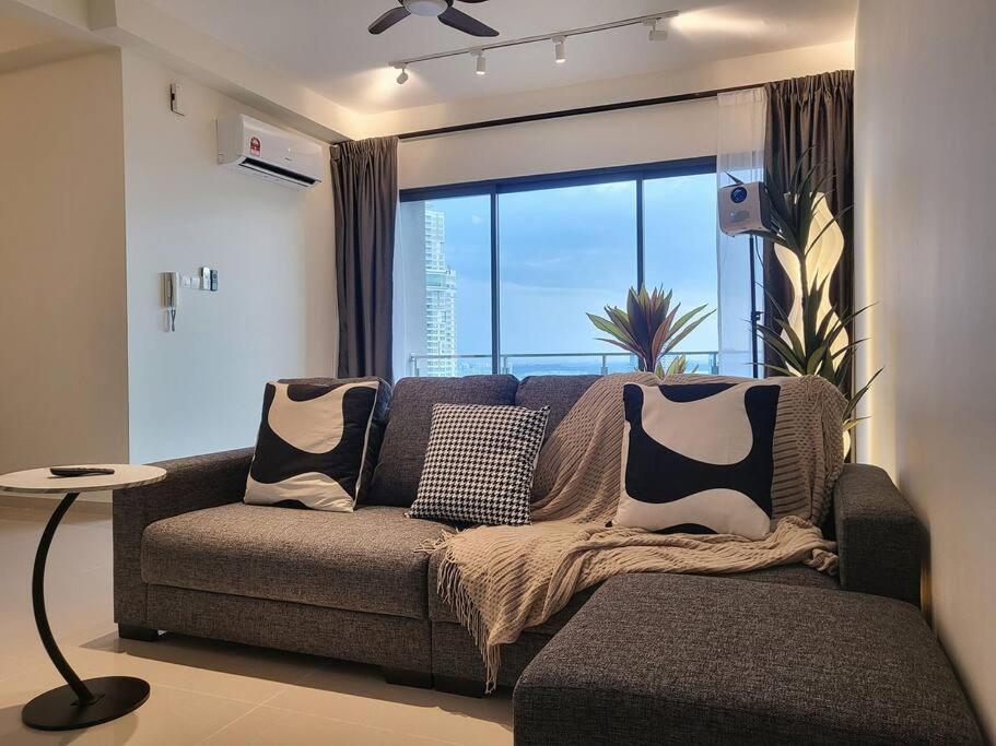 SKS Pavilion Ultimate Skyline w Bathtub 3 BR, 6 Pax