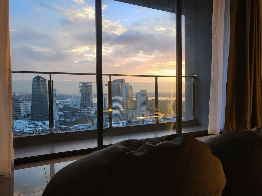 SKS Pavilion Ultimate Skyline w Bathtub 3 BR, 6 Pax