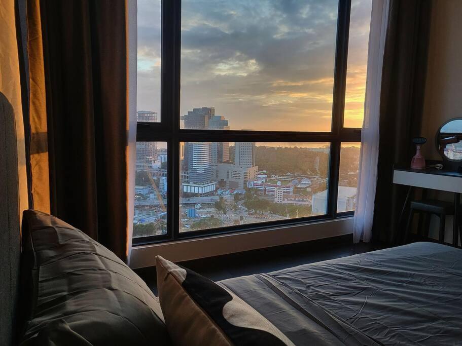 SKS Pavilion Ultimate Skyline w Bathtub 3 BR, 6 Pax