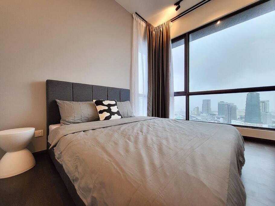 SKS Pavilion Ultimate Skyline w Bathtub 3 BR, 6 Pax