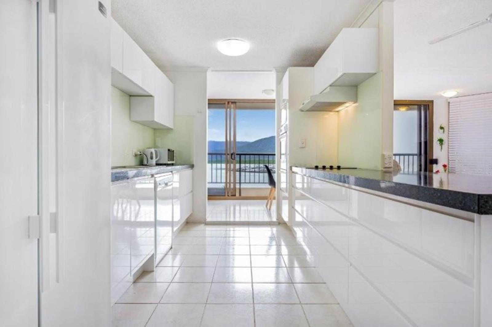 Cairns Ocean View Apartment in Aquarius