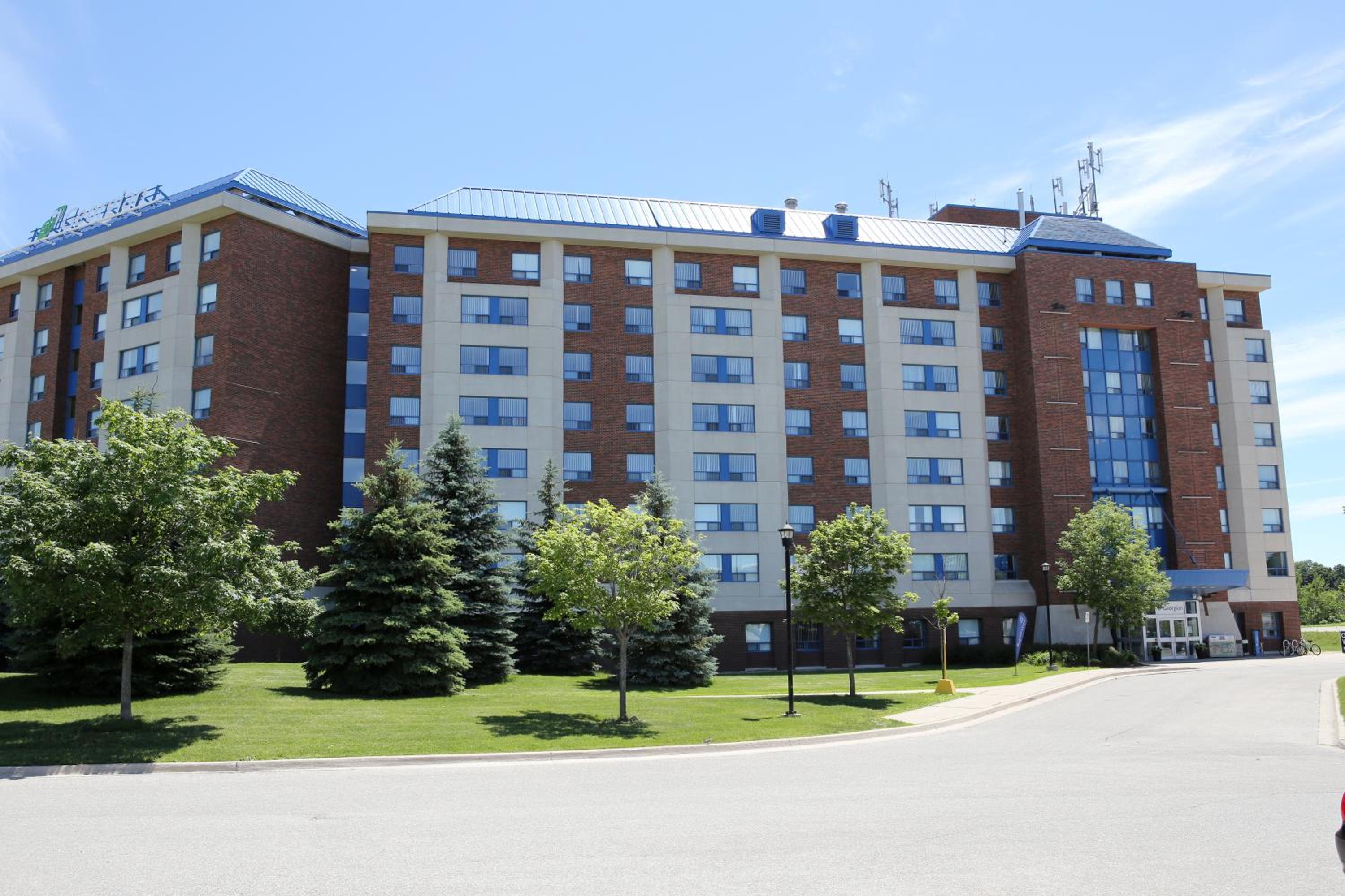 Barrie Vacations - Residence  Conference Centre- Barrie - Property Image 1