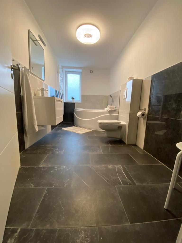 ROYAL OCEAN Ferienhaus mit Sauna, Spielekonsole und Whirlpool