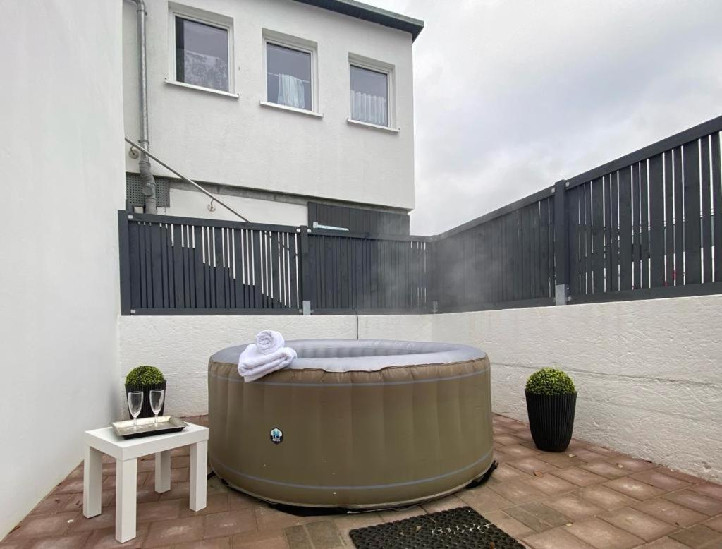 ROYAL OCEAN Ferienhaus mit Sauna, Spielekonsole und Whirlpool