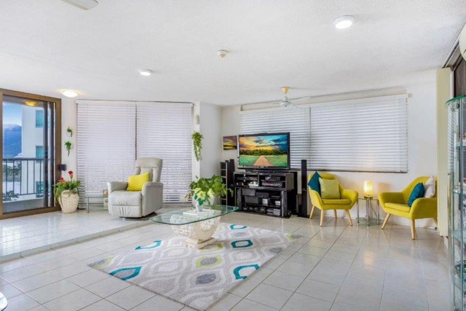 Cairns Ocean View Apartment in Aquarius