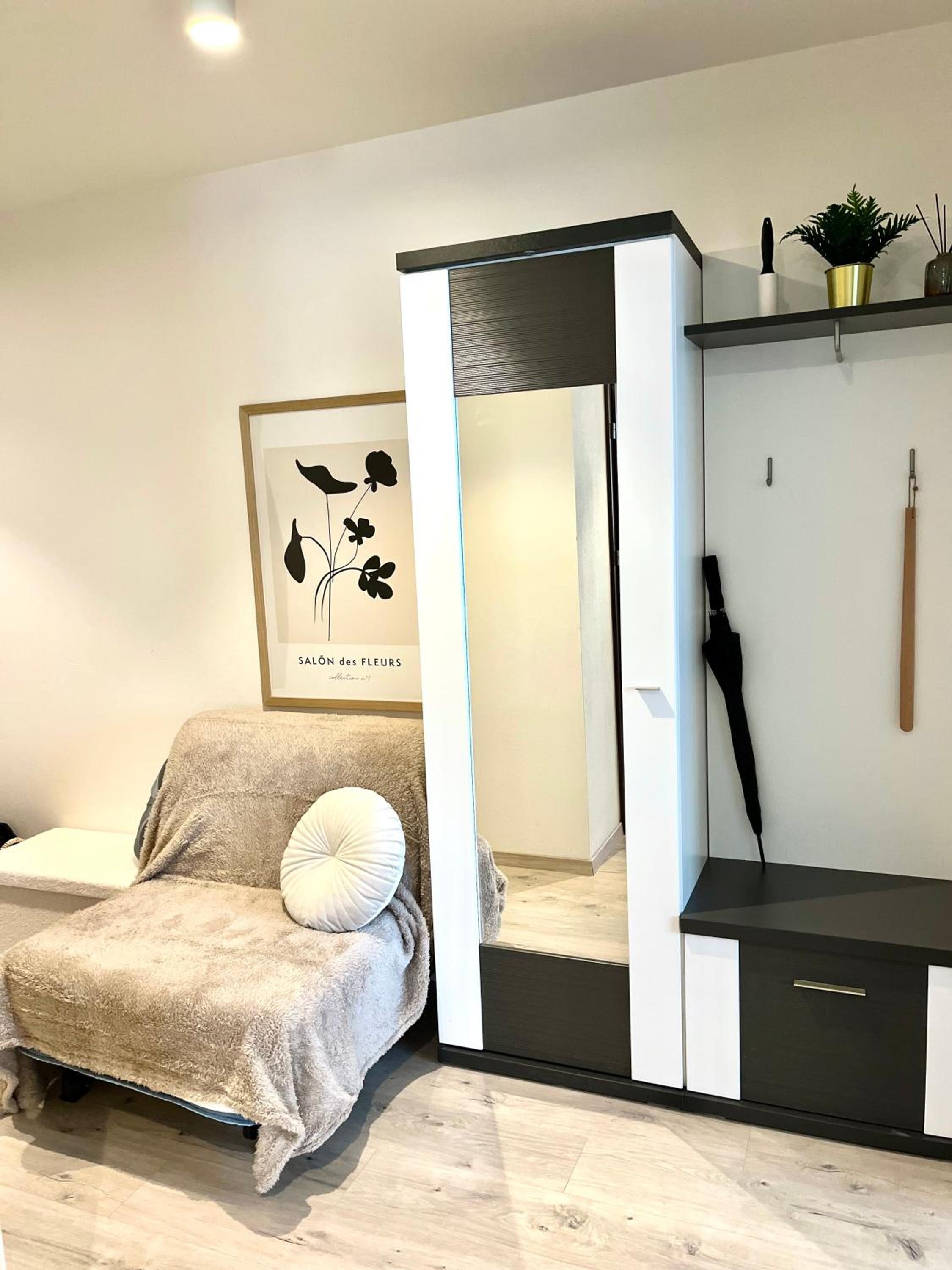 The Elite Suite II downtown AC & garage parking