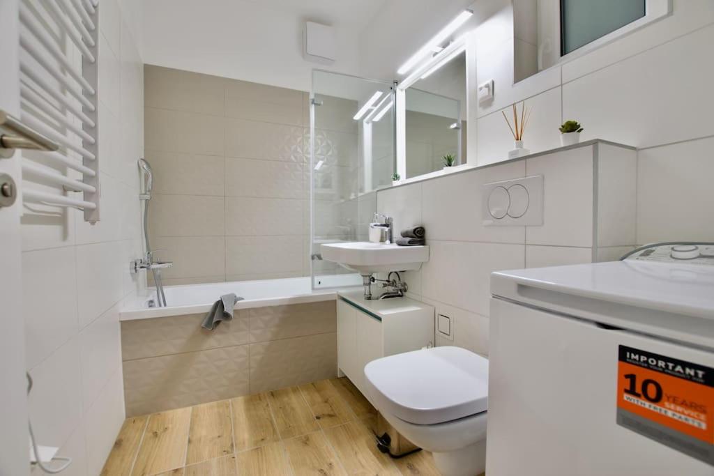 Standard Apartment by Hi5-Horváth Mihály square view 4