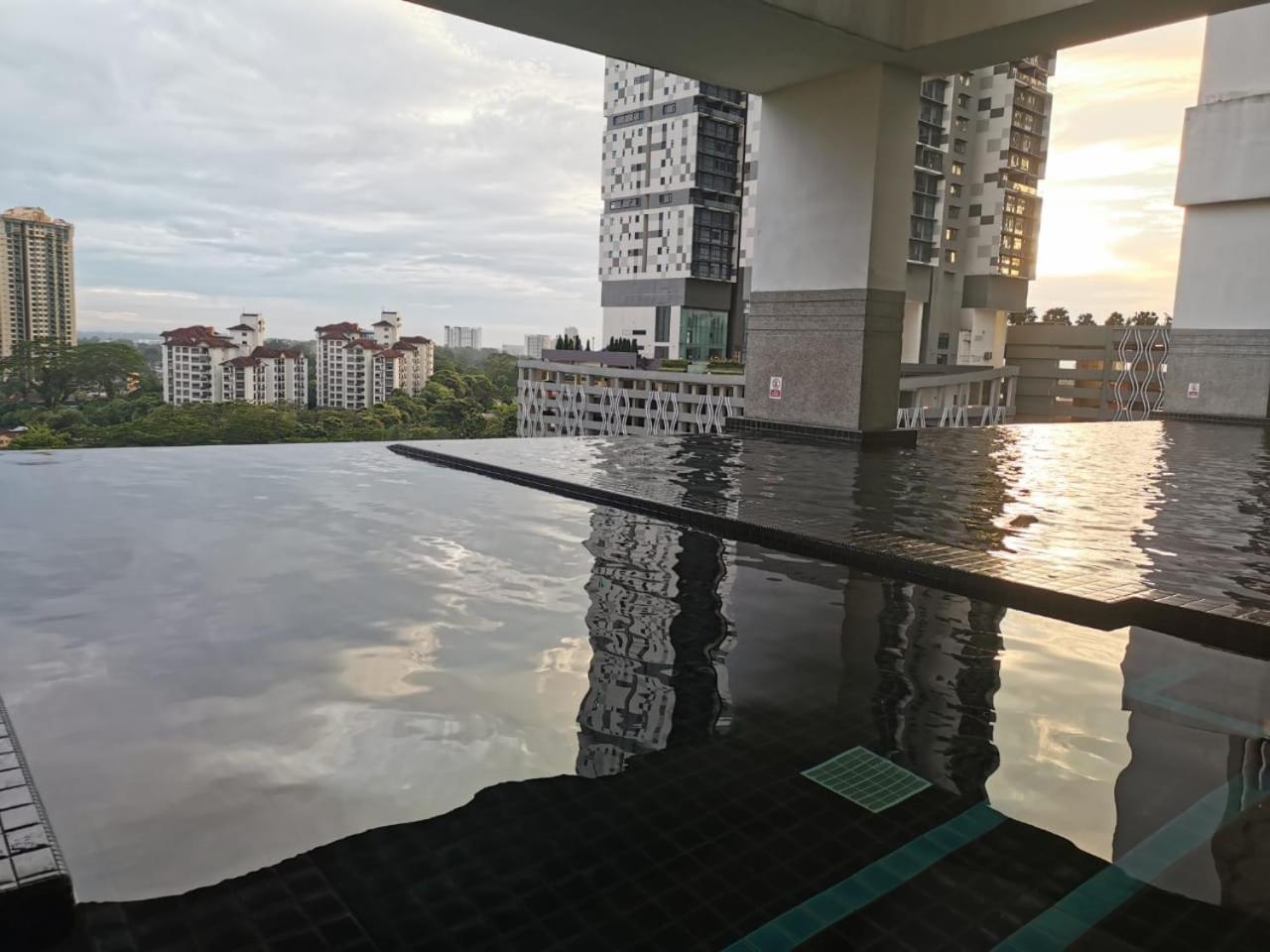 Twin Galaxy Studio 4pax with balcony WiFi YouTube Netflix
