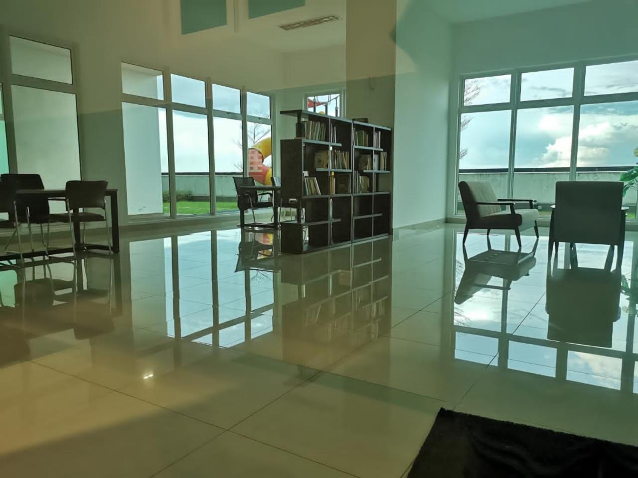 Twin Galaxy Studio 4pax with balcony WiFi YouTube Netflix