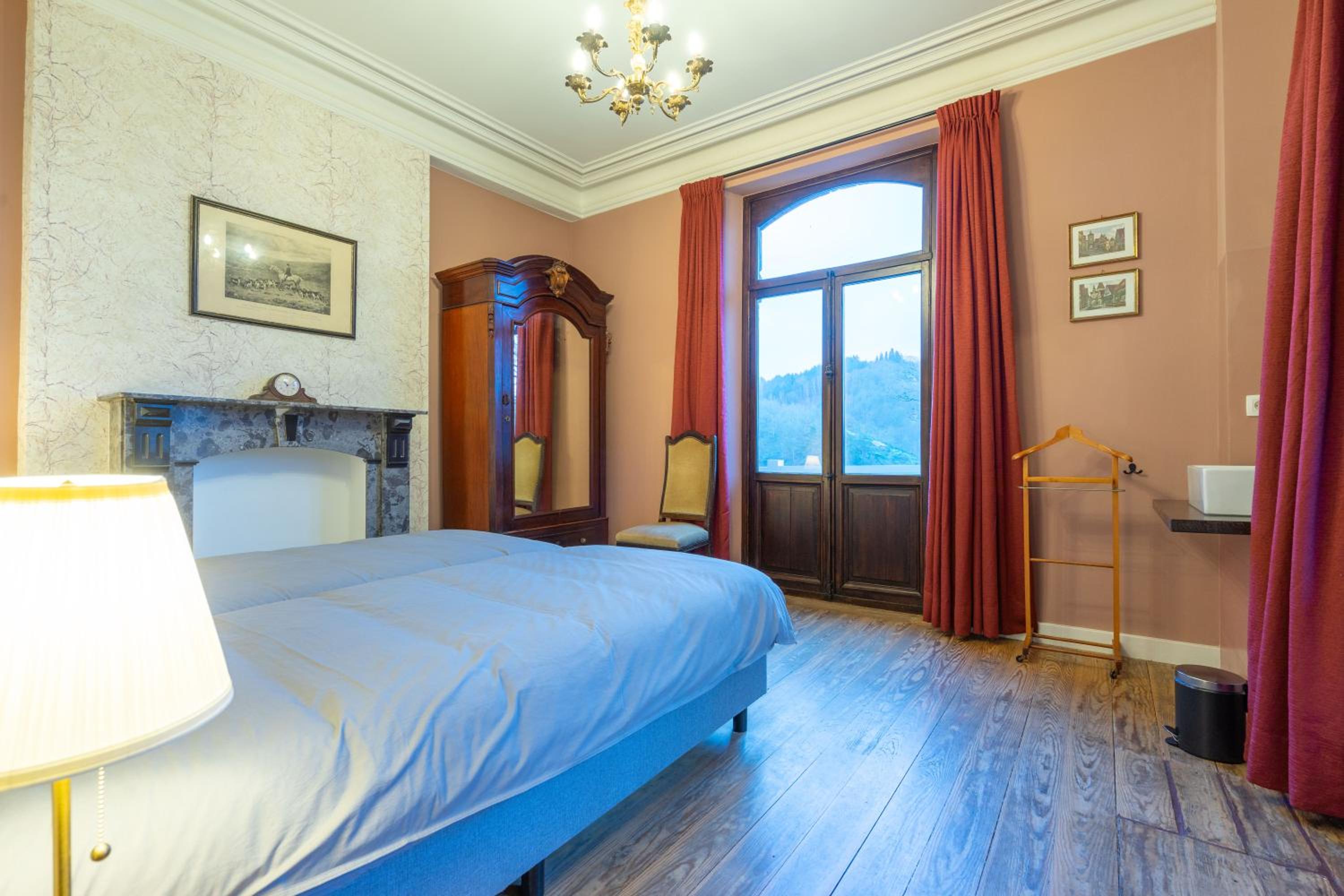 Château Constance, 19 personnes
