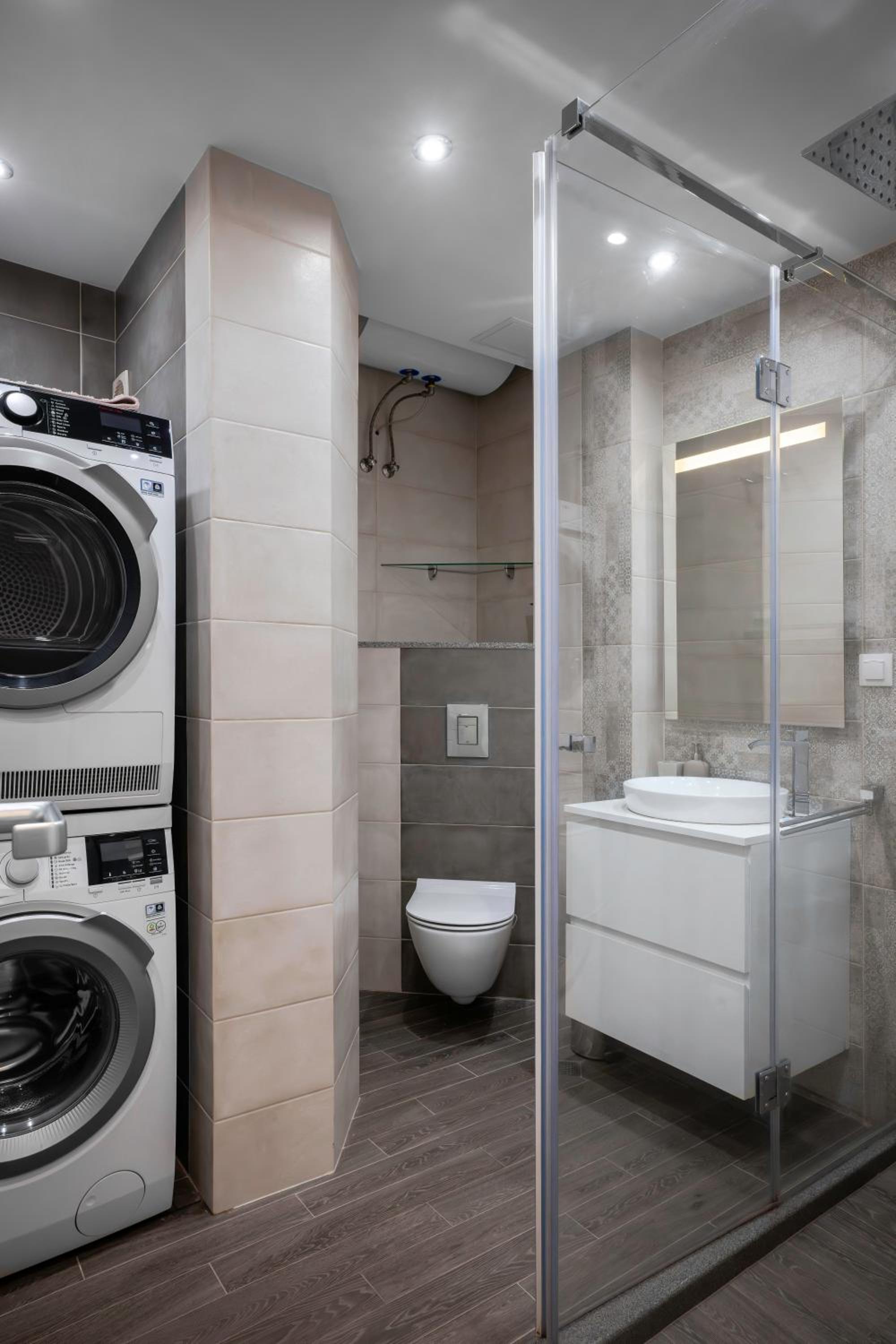 Central Luxurious 2 BD Flat near NDK