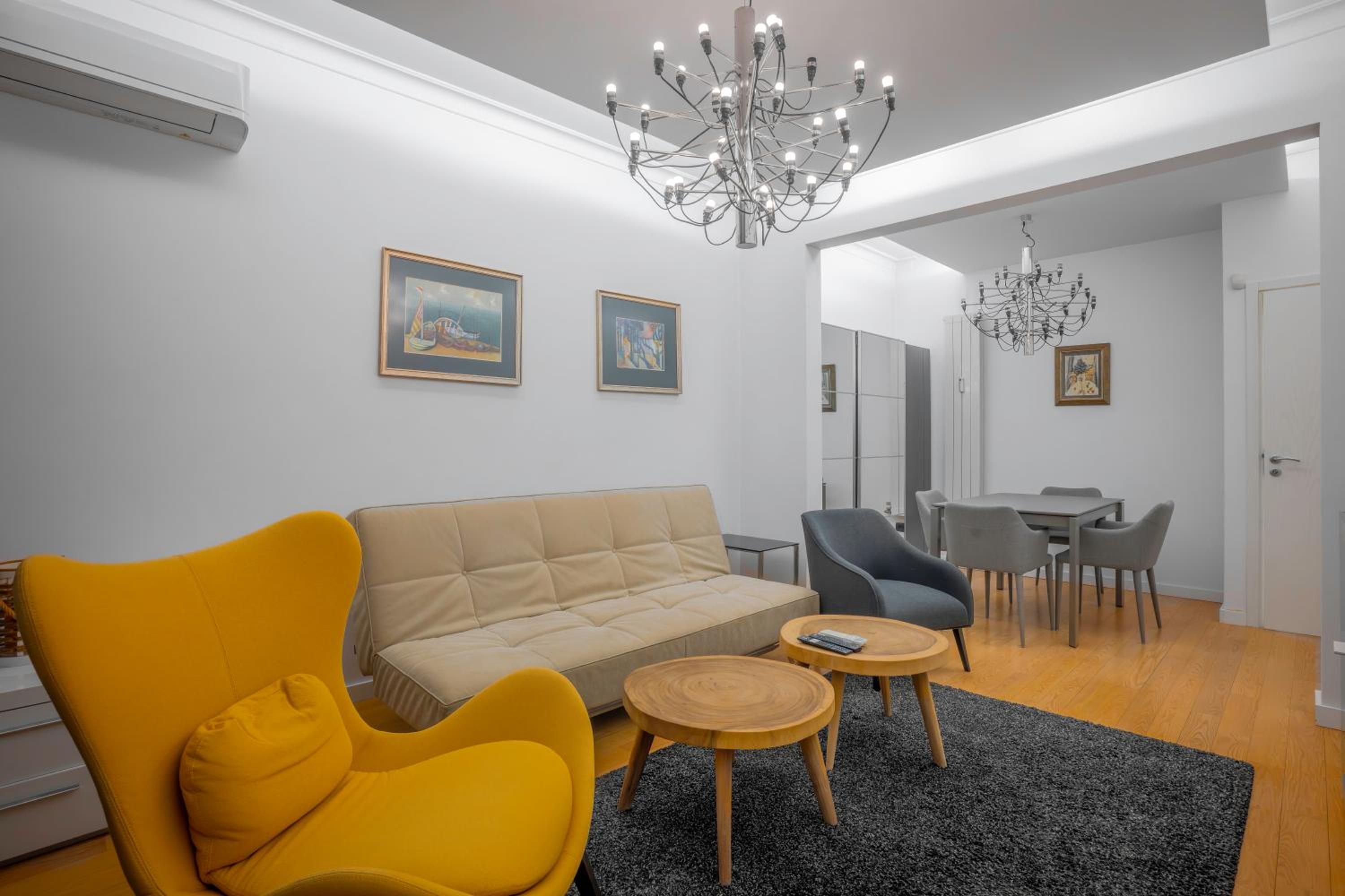 Central Luxurious 2 BD Flat near NDK