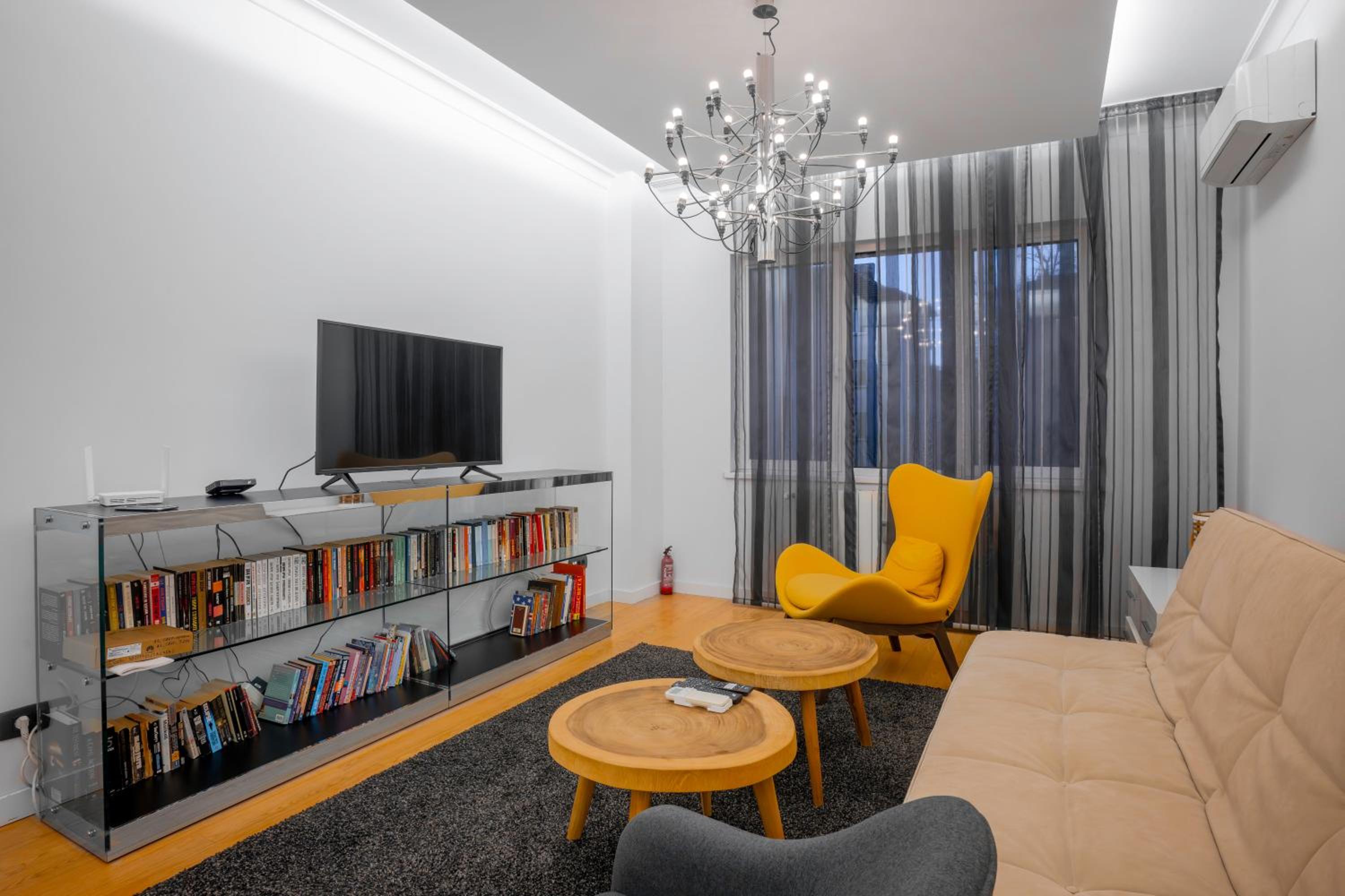 Central Luxurious 2 BD Flat near NDK