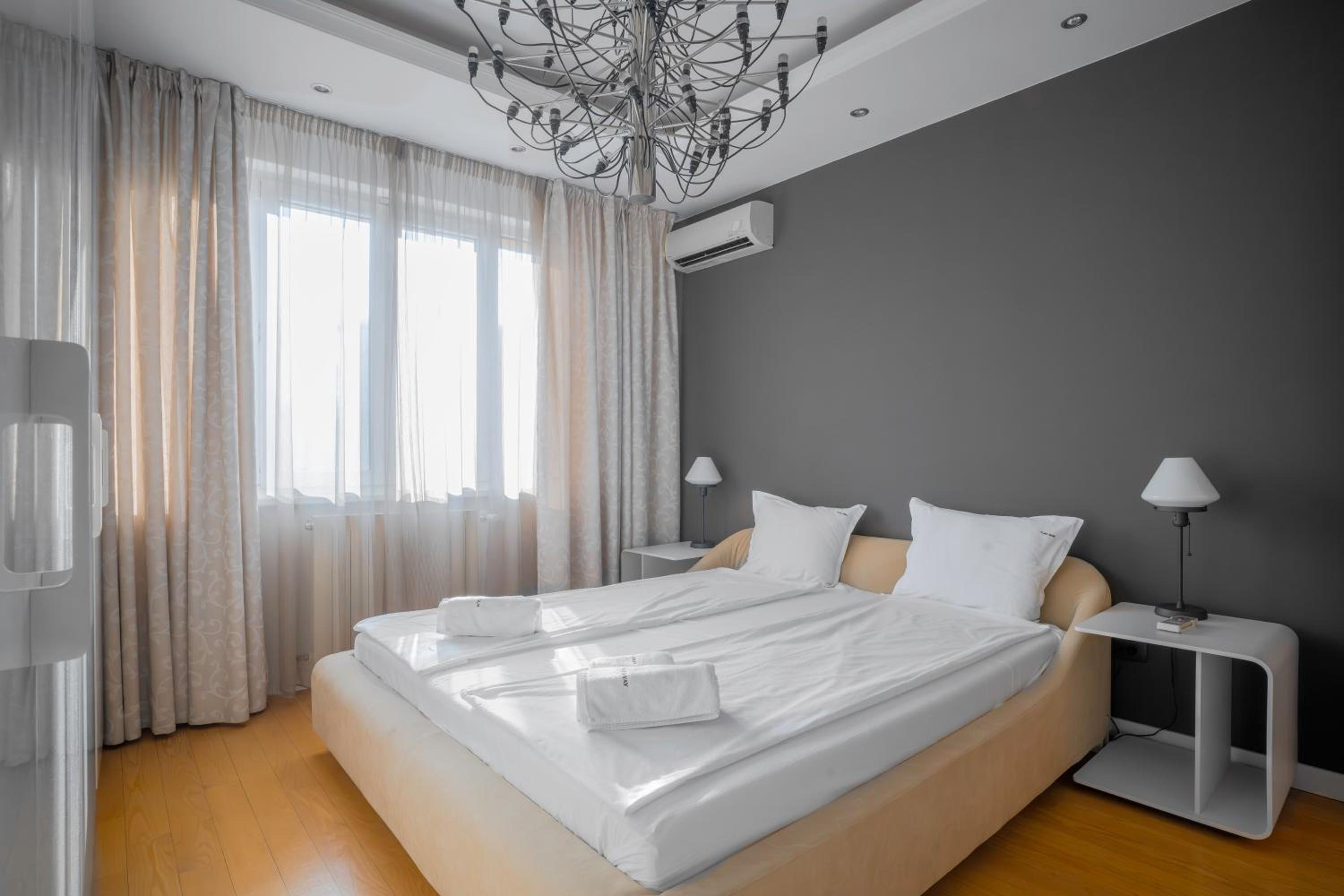 Central Luxurious 2 BD Flat near NDK