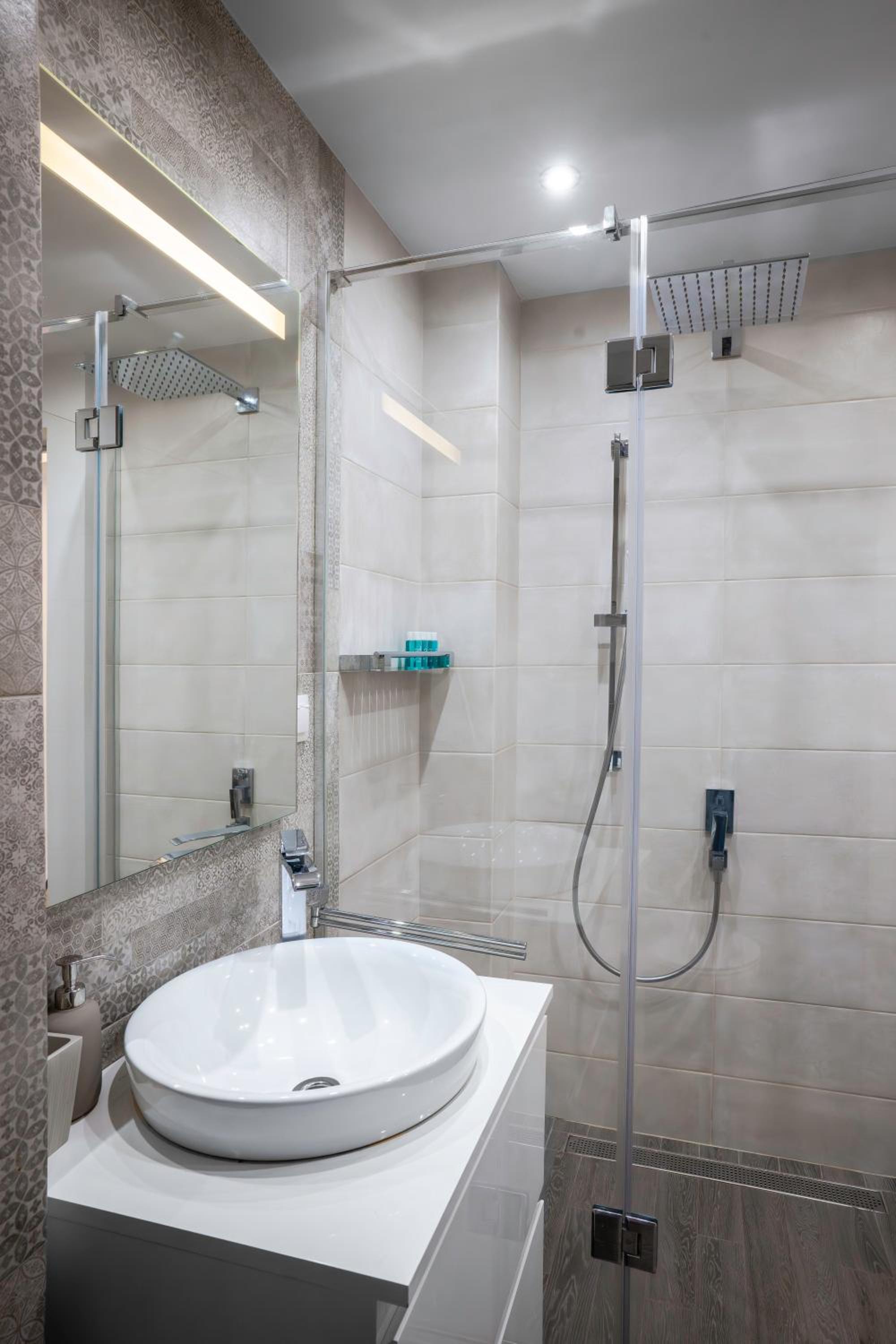 Central Luxurious 2 BD Flat near NDK