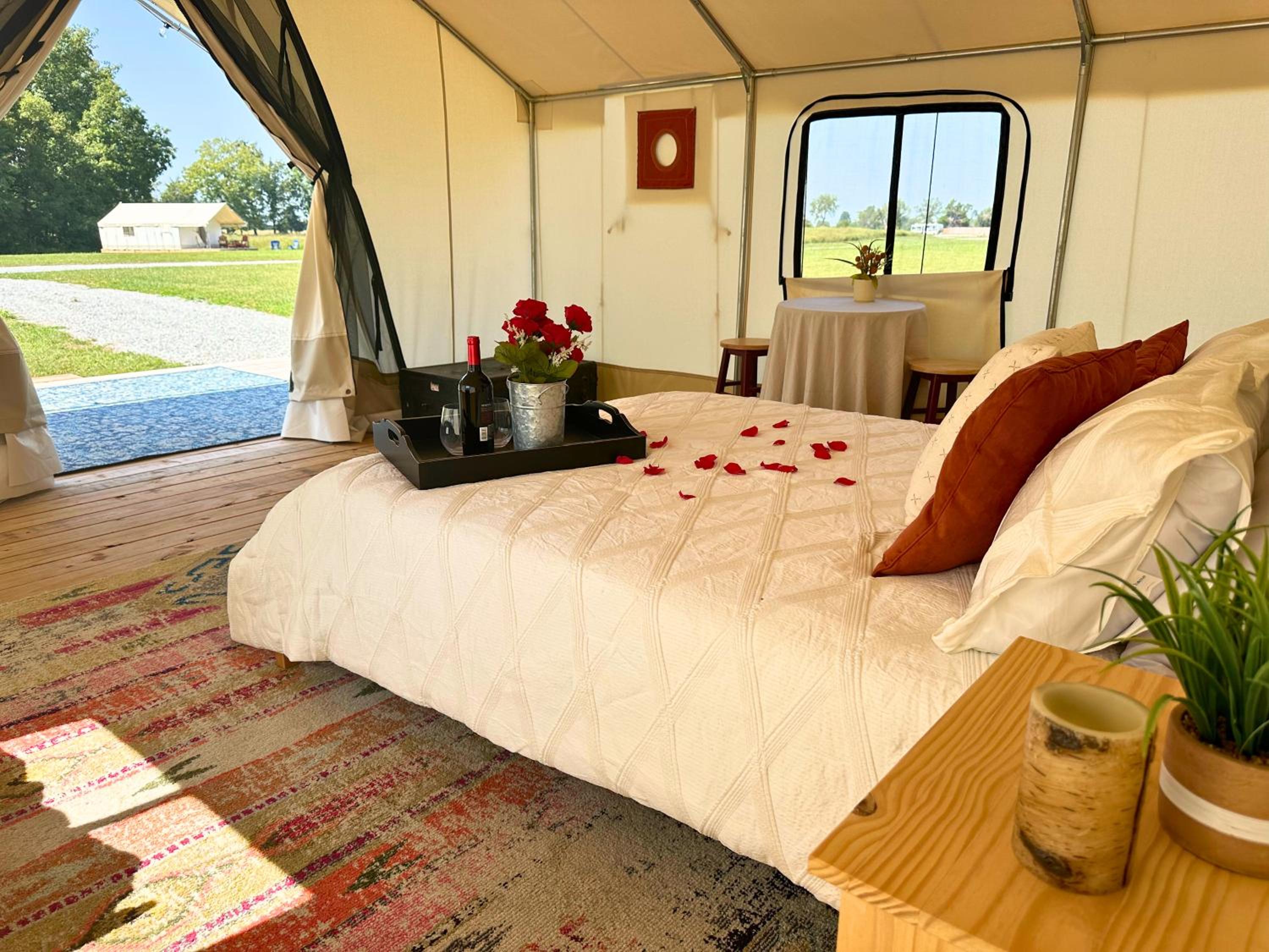 Peaceful Glamping Retreat at Roaring River
