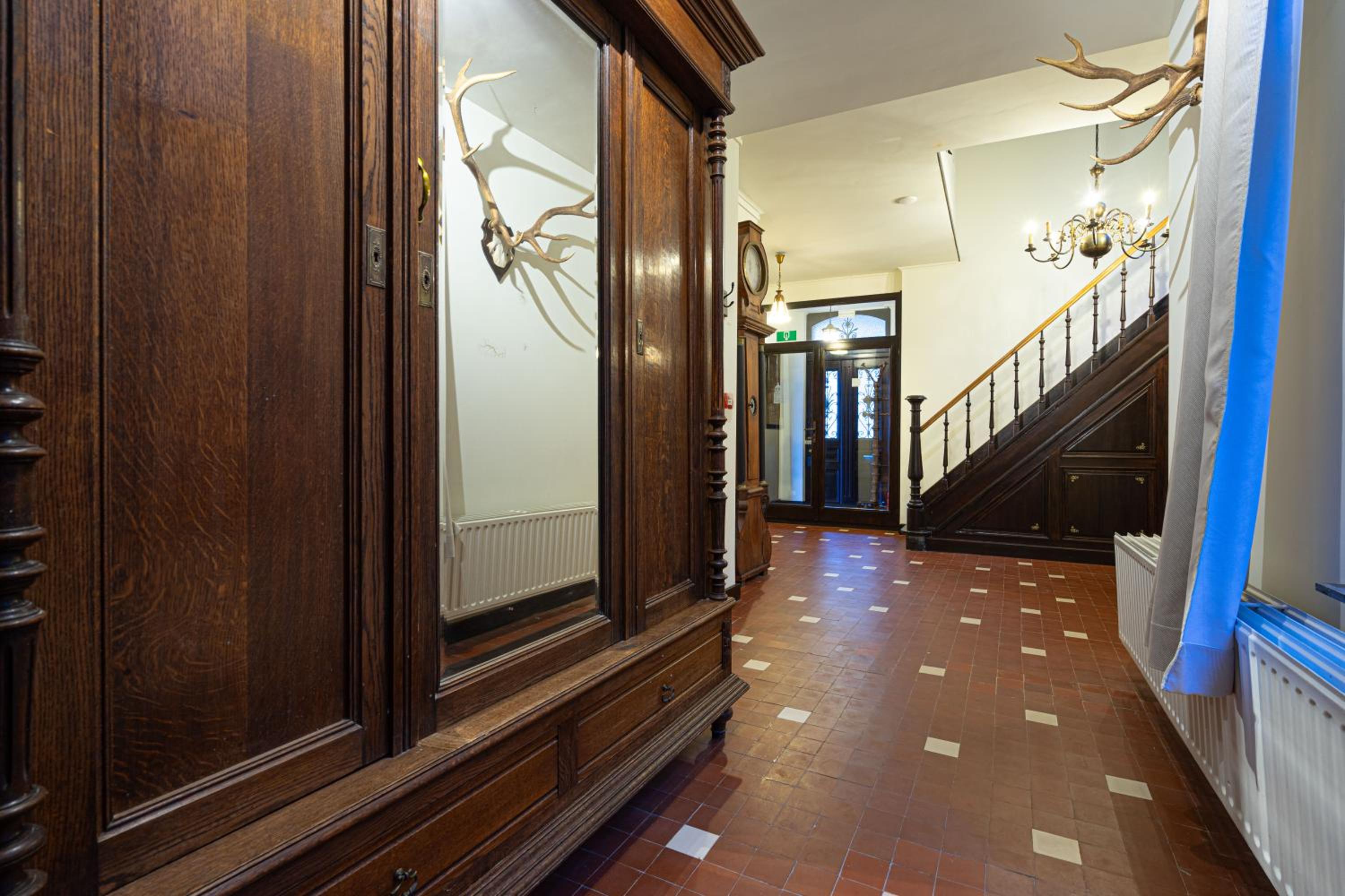 Château Constance, 19 personnes