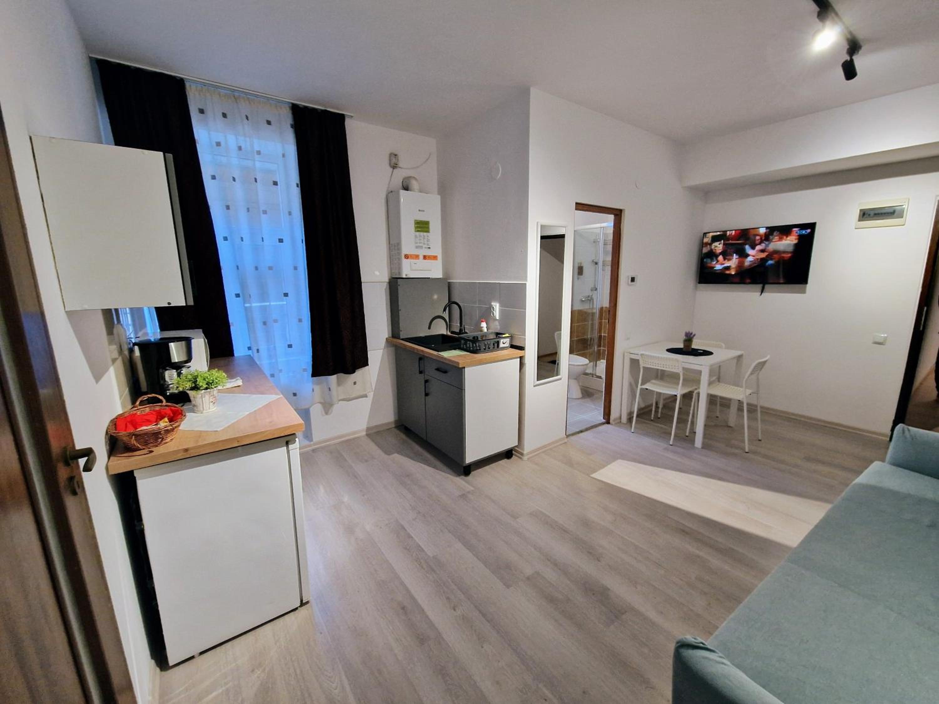 Main Square Apartments & More