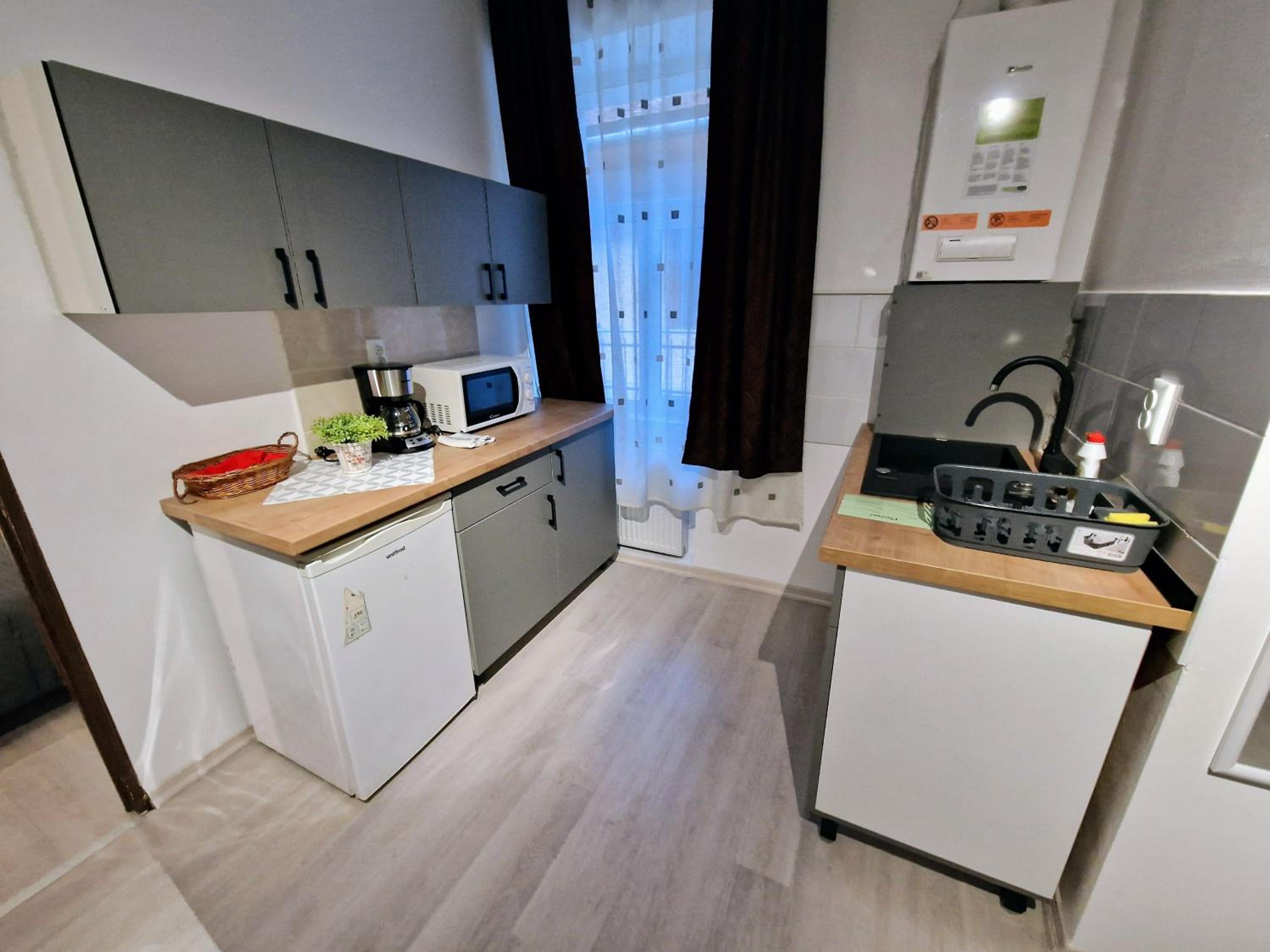 Main Square Apartments & More
