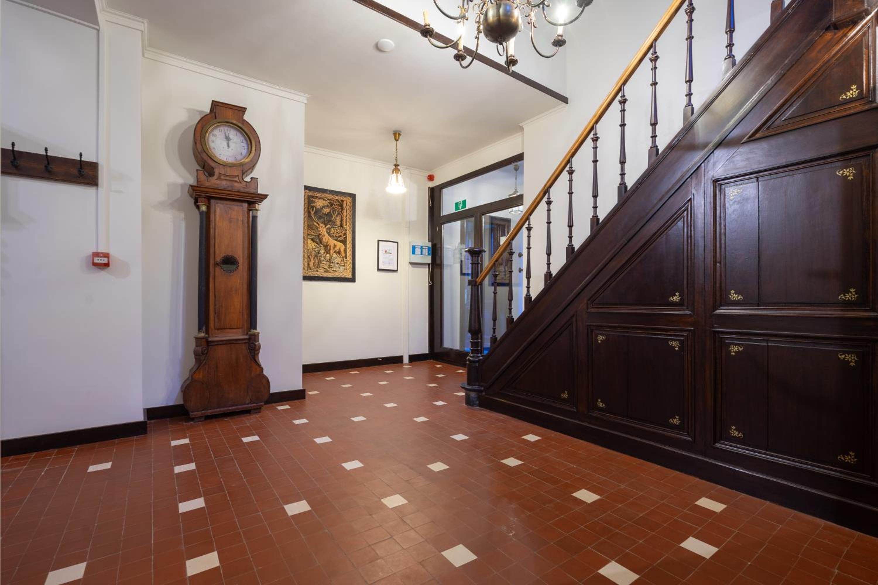 Château Constance, 19 personnes
