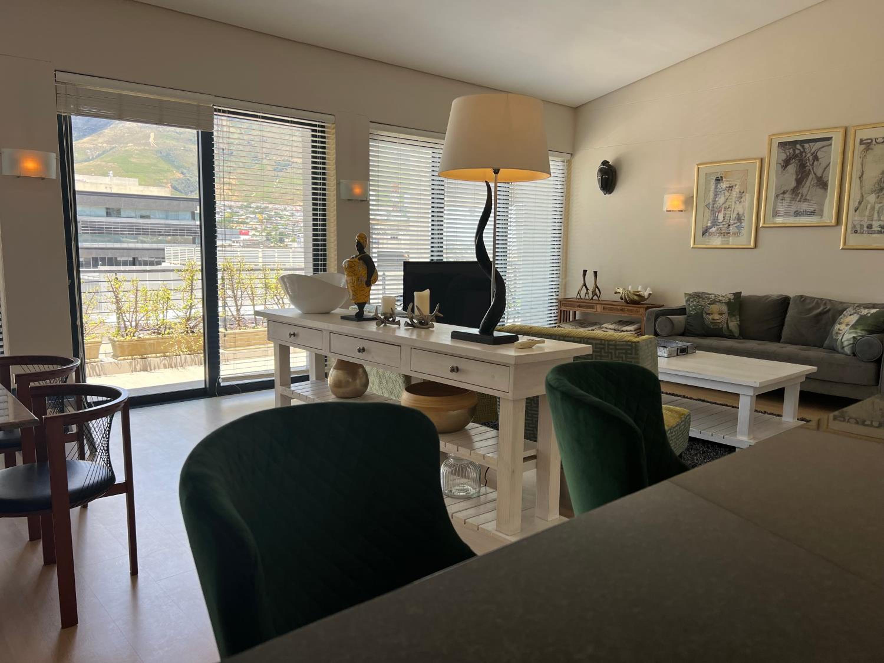 Design City Centre Apartment (2 Bedrooms)