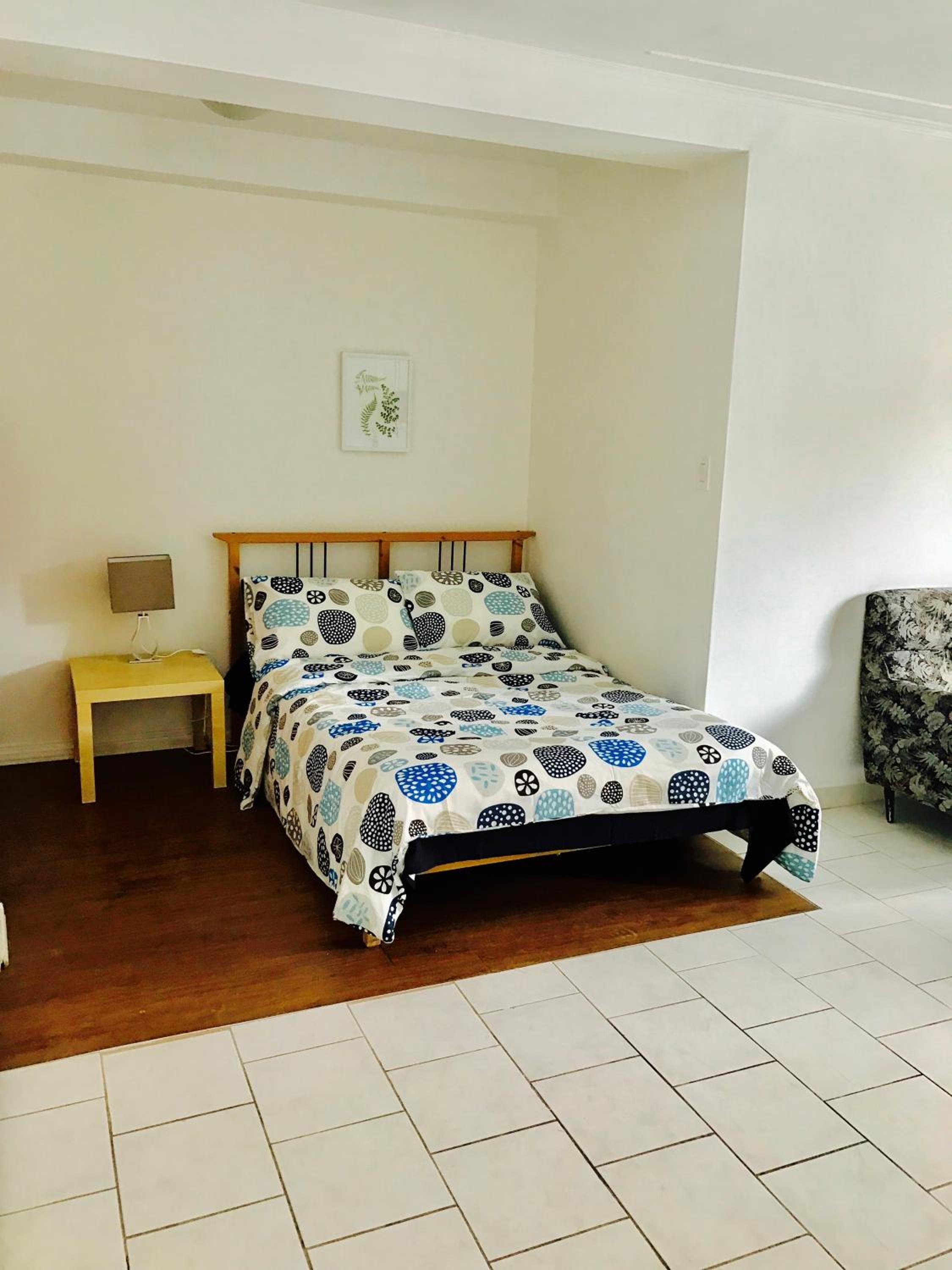 Stylish Montreal Apartment: Comfortable Stay in the Golden Square Mile