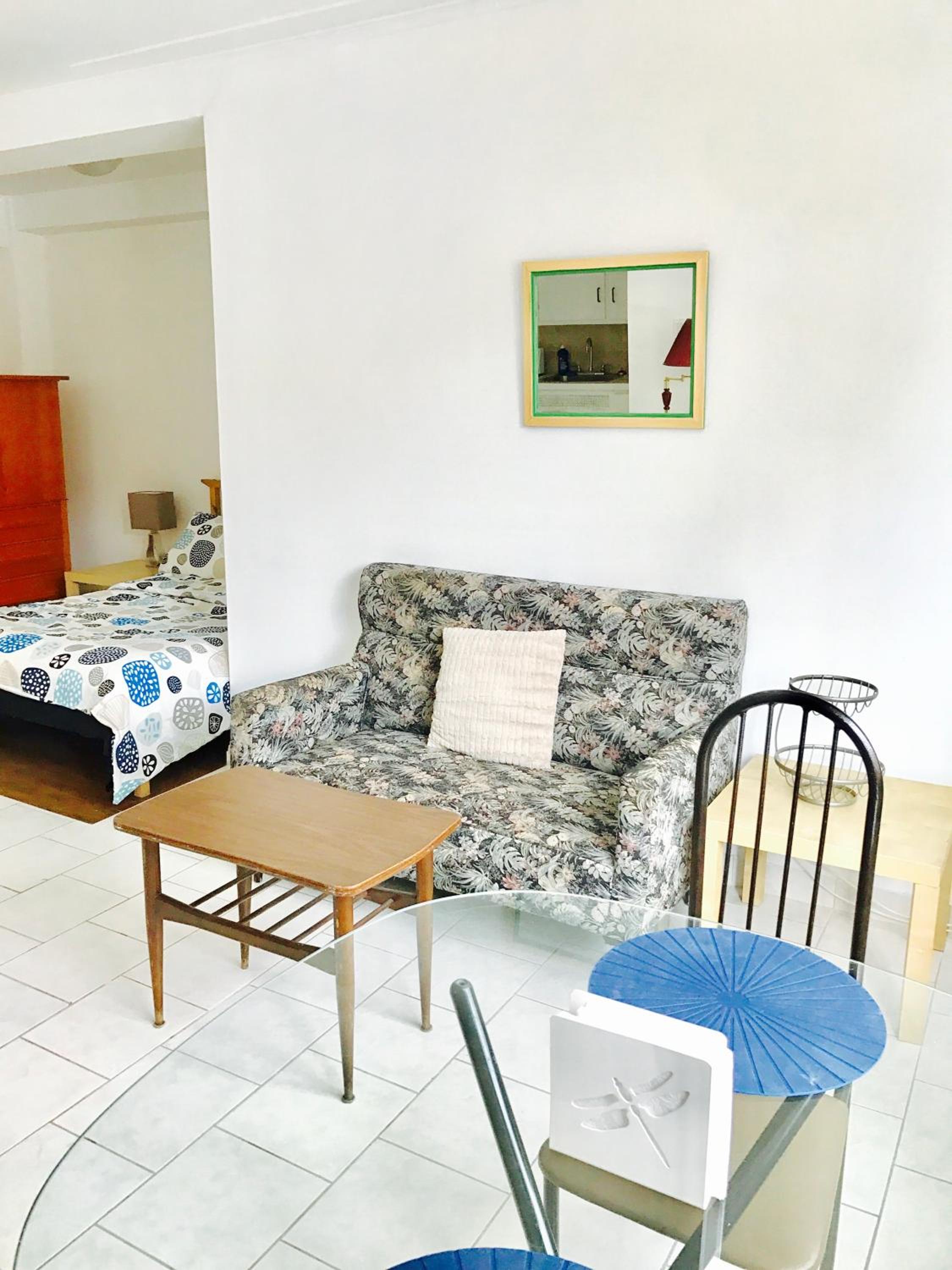 Stylish Montreal Apartment: Comfortable Stay in the Golden Square Mile