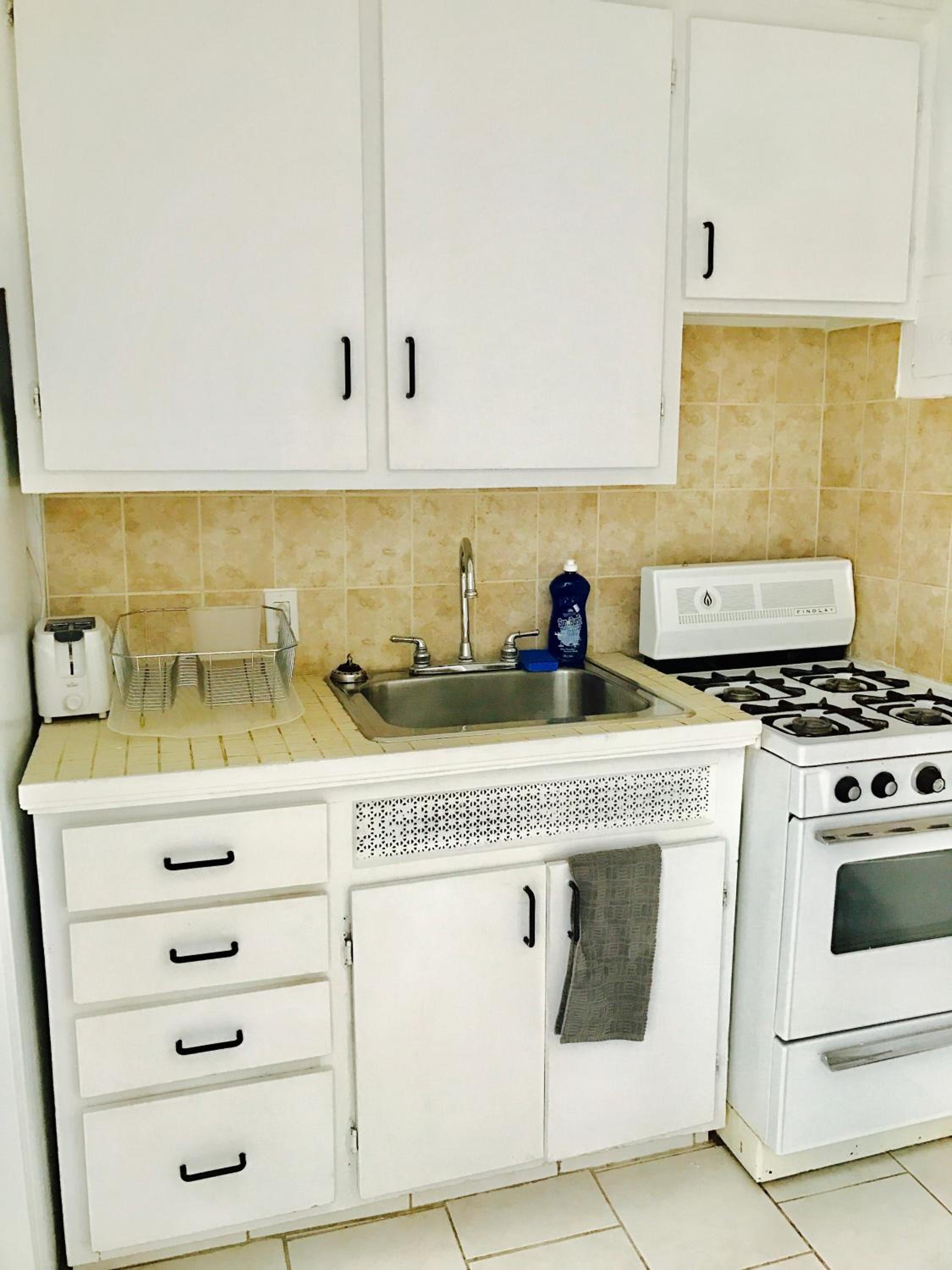 Stylish Montreal Apartment: Comfortable Stay in the Golden Square Mile