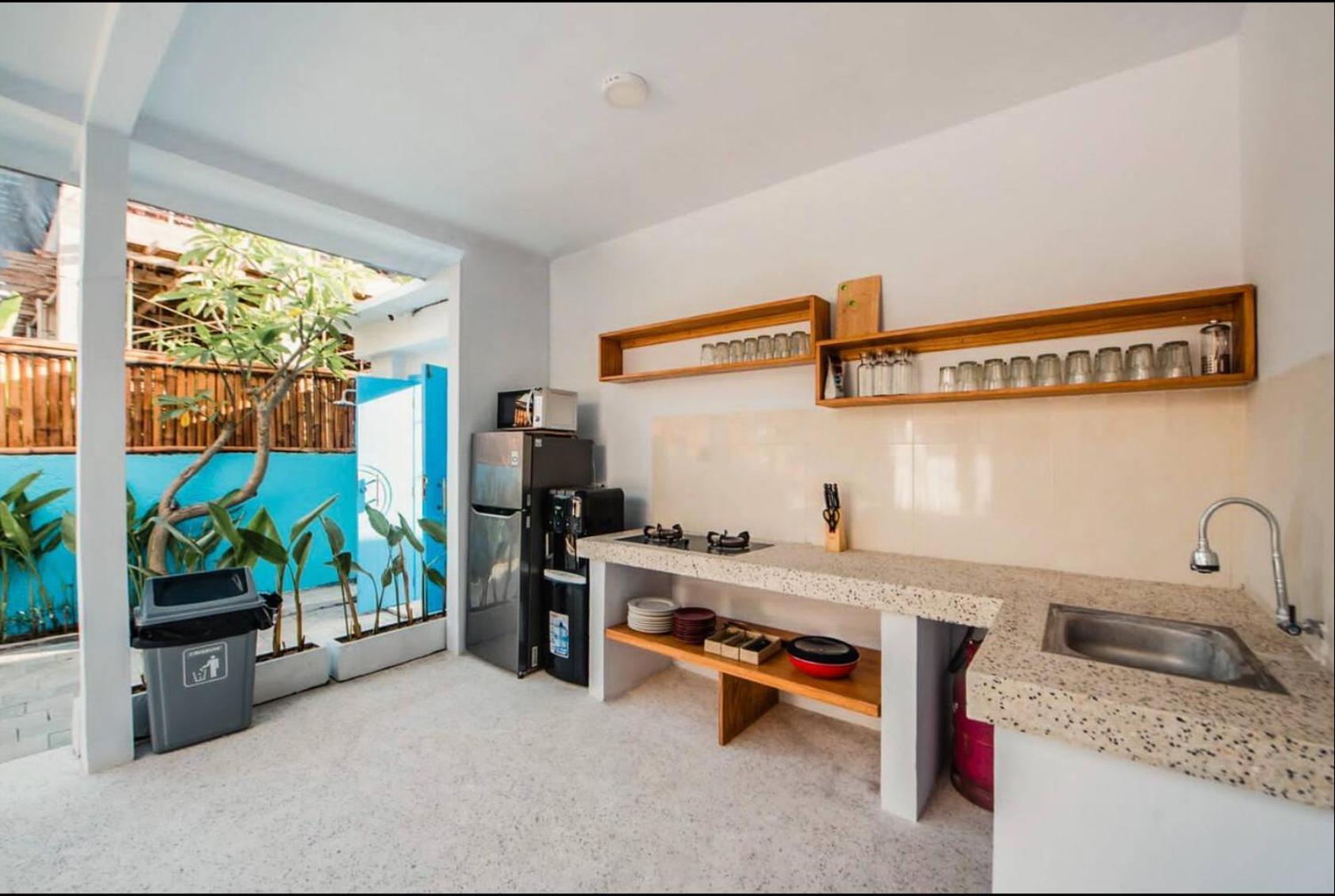 Greek House: Room w/Desk + Shared Pool&Kitchen /2 photo 3