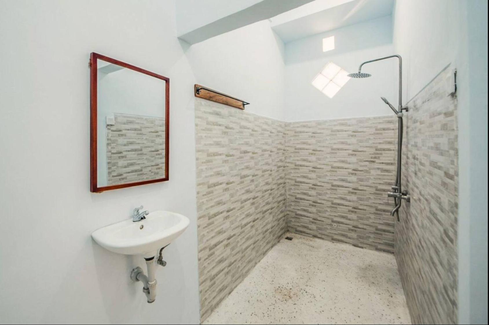 Greek House: Room w/Desk + Shared Pool&Kitchen /2 photo 4