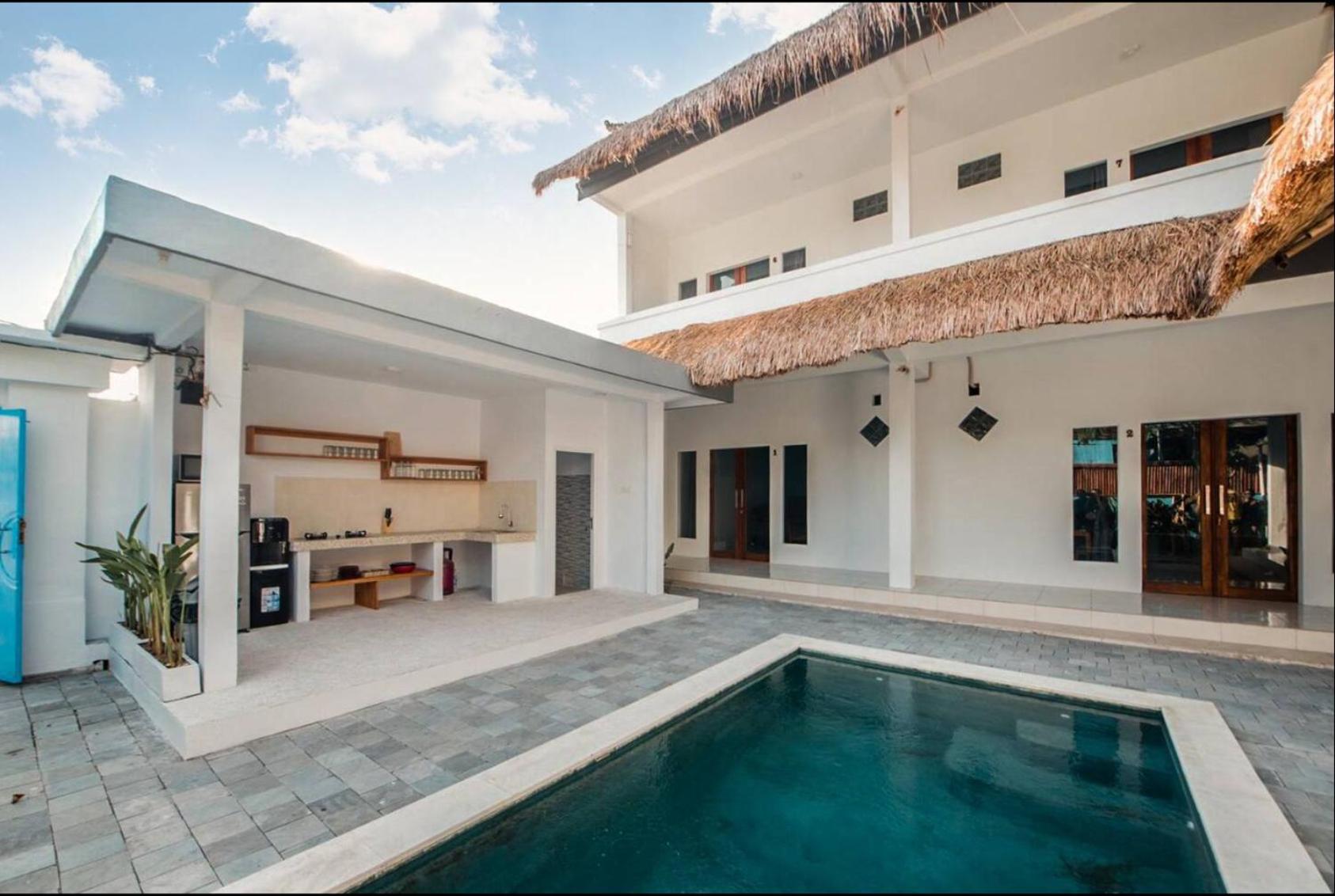 Greek House: Room w/Desk + Shared Pool&Kitchen /2