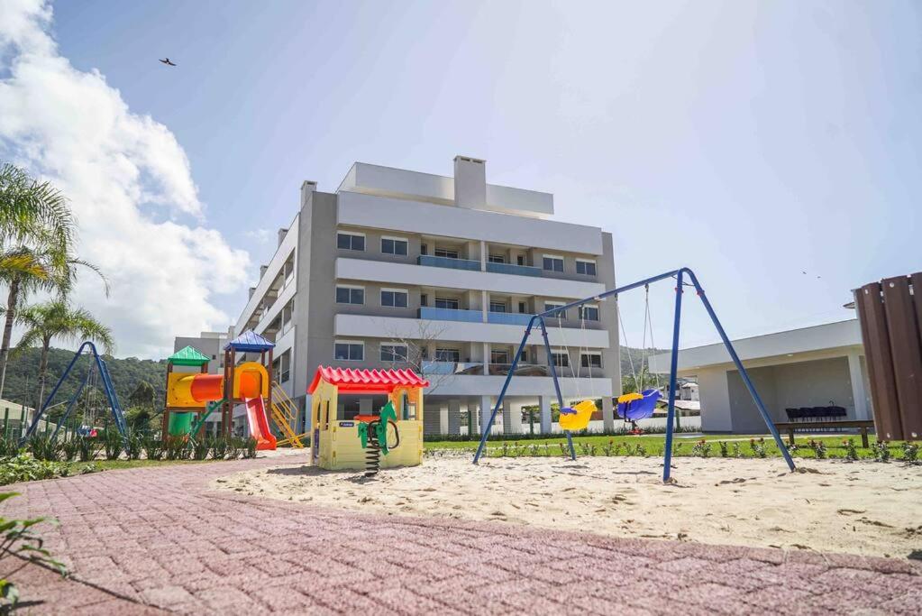 Ap em condomínio com piscina!Diferenciado!