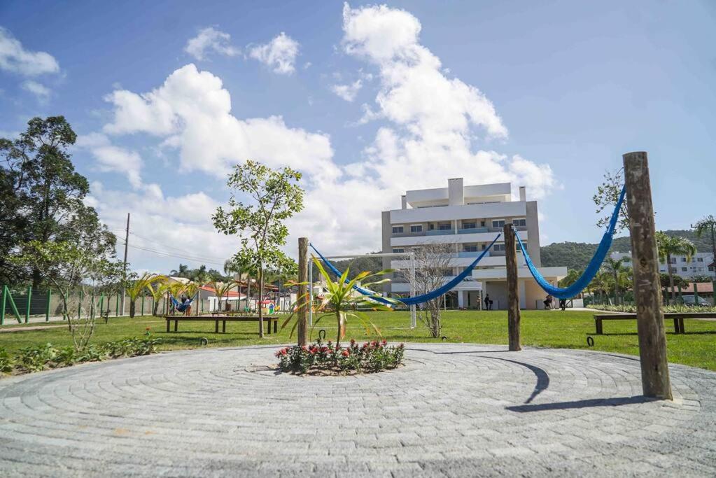 Ap em condomínio com piscina!Diferenciado!