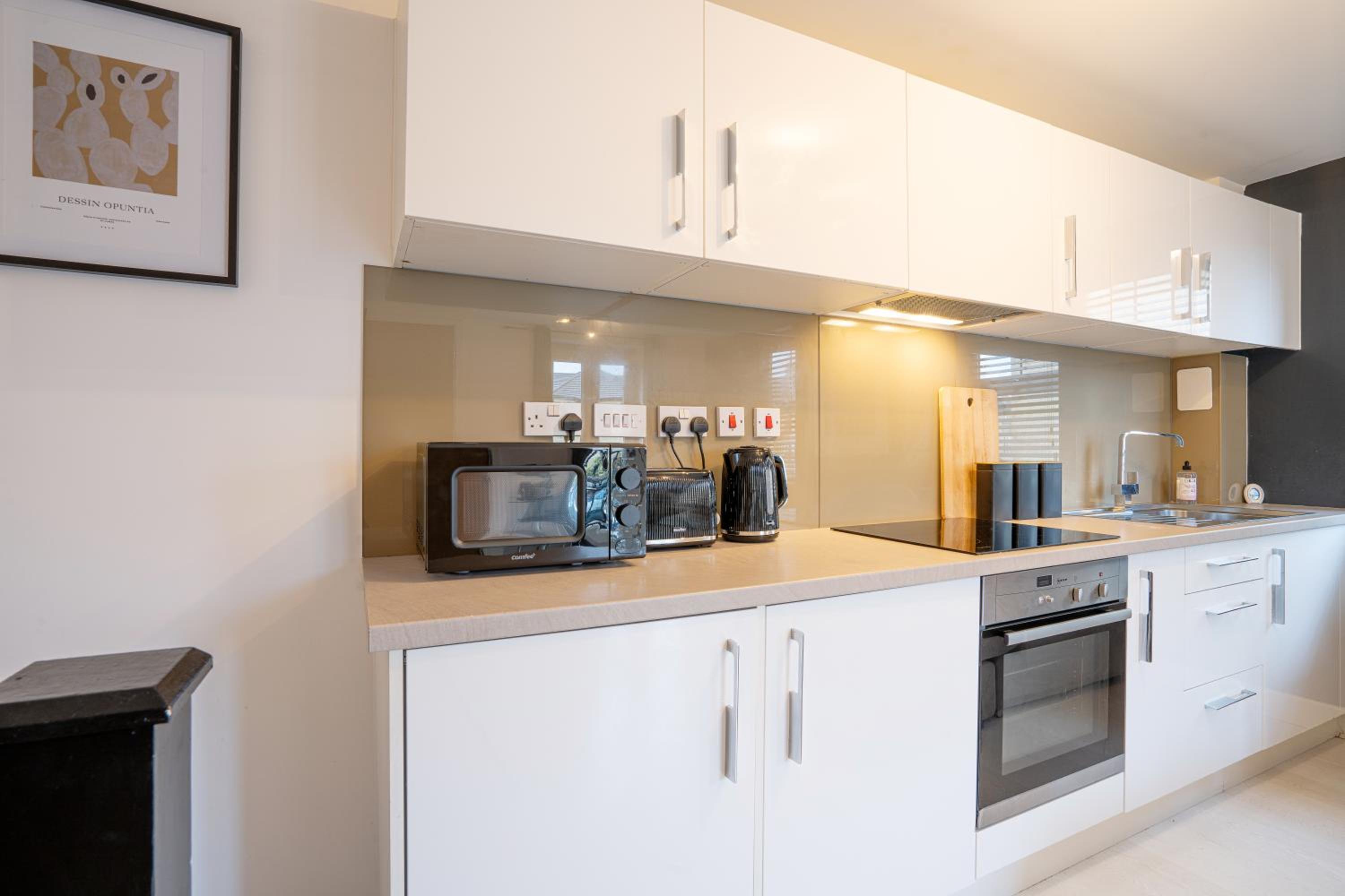 Canal-Side Townhouse Free Parking City Location view 5