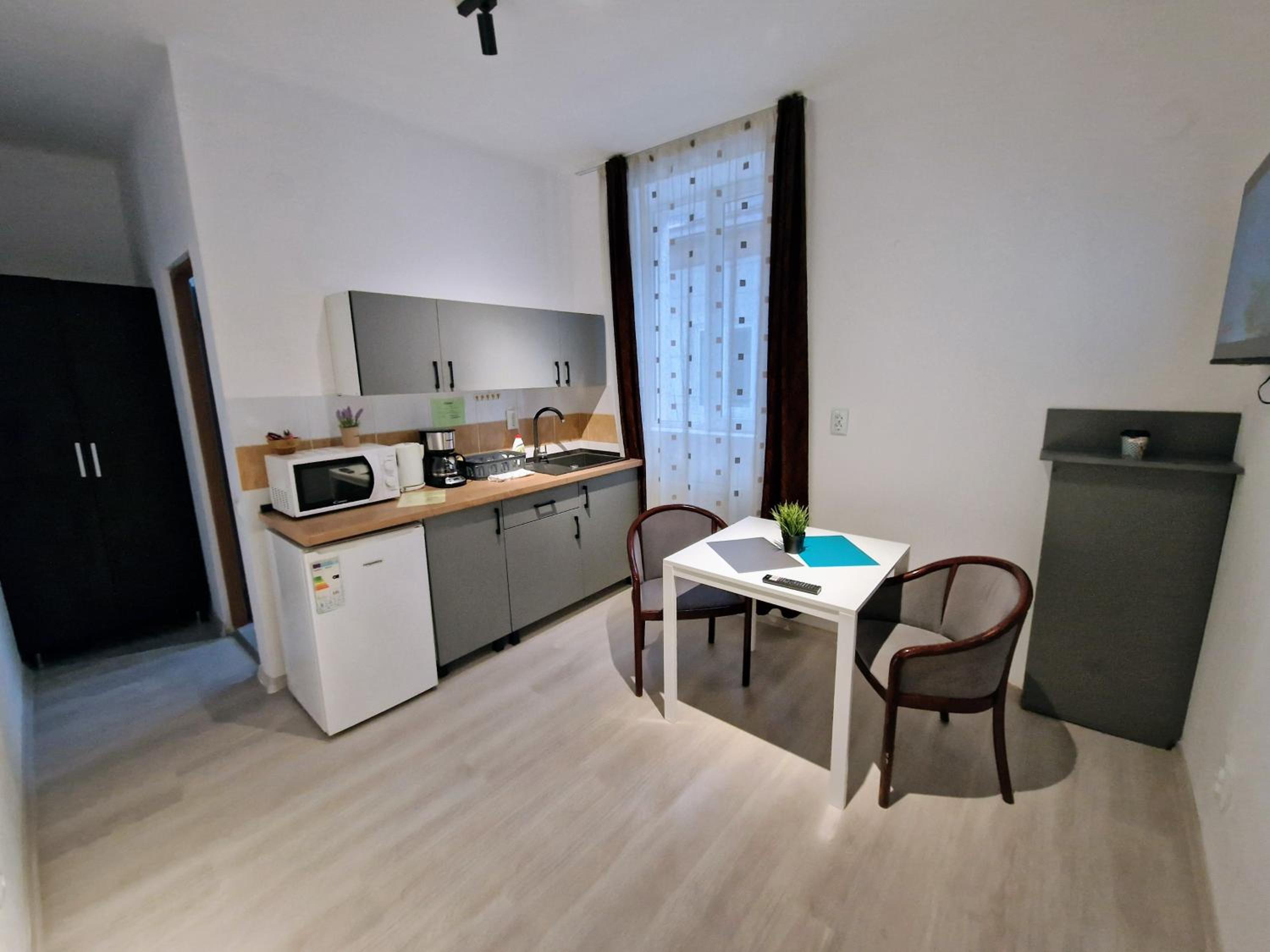 Main Square Apartments & More