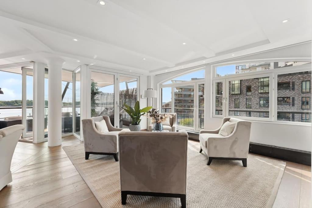 Large 41 millions kr Apartment - seaview in center view 5