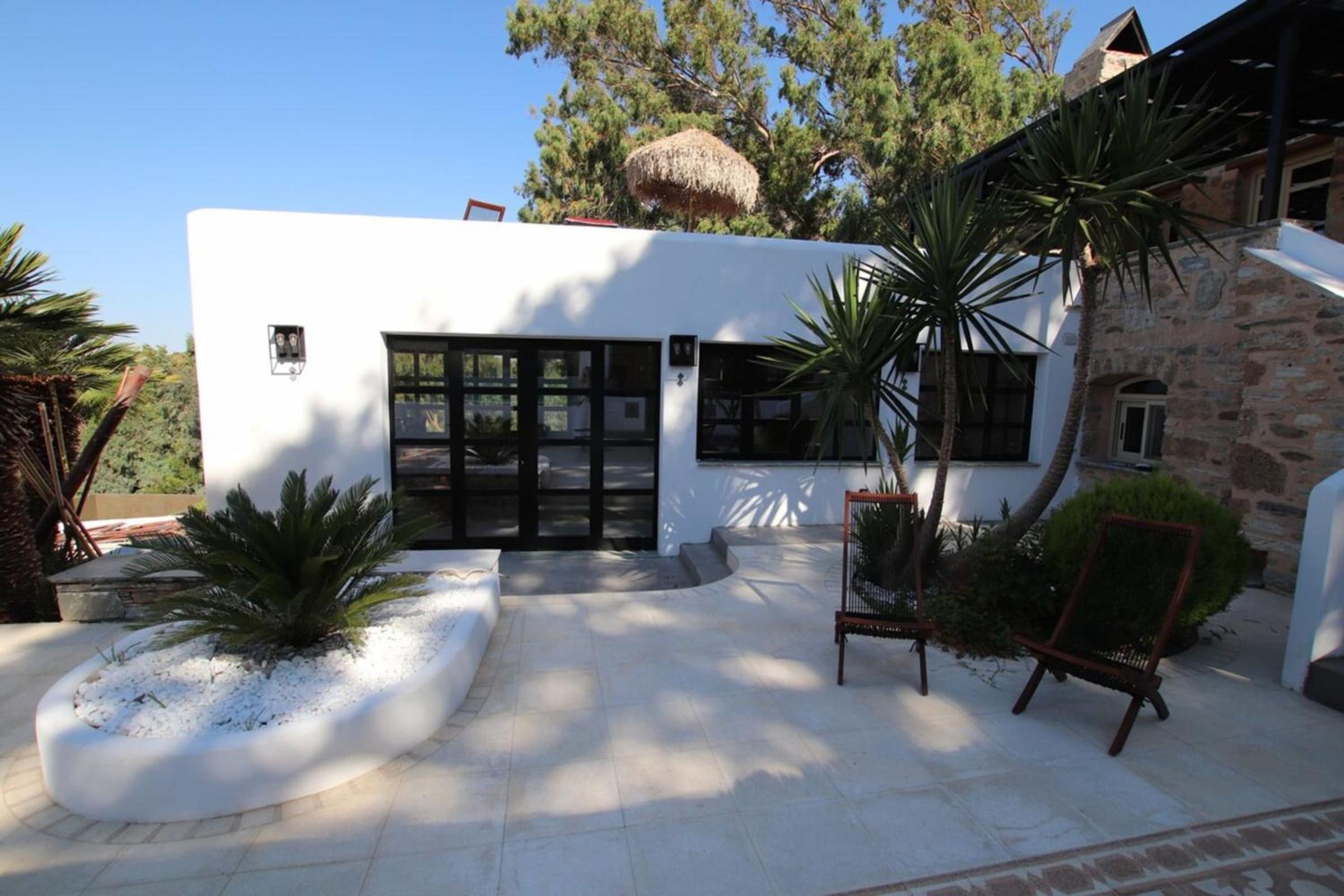 Villa Mahe Tennis Karystos island EVIA - B'Your Home