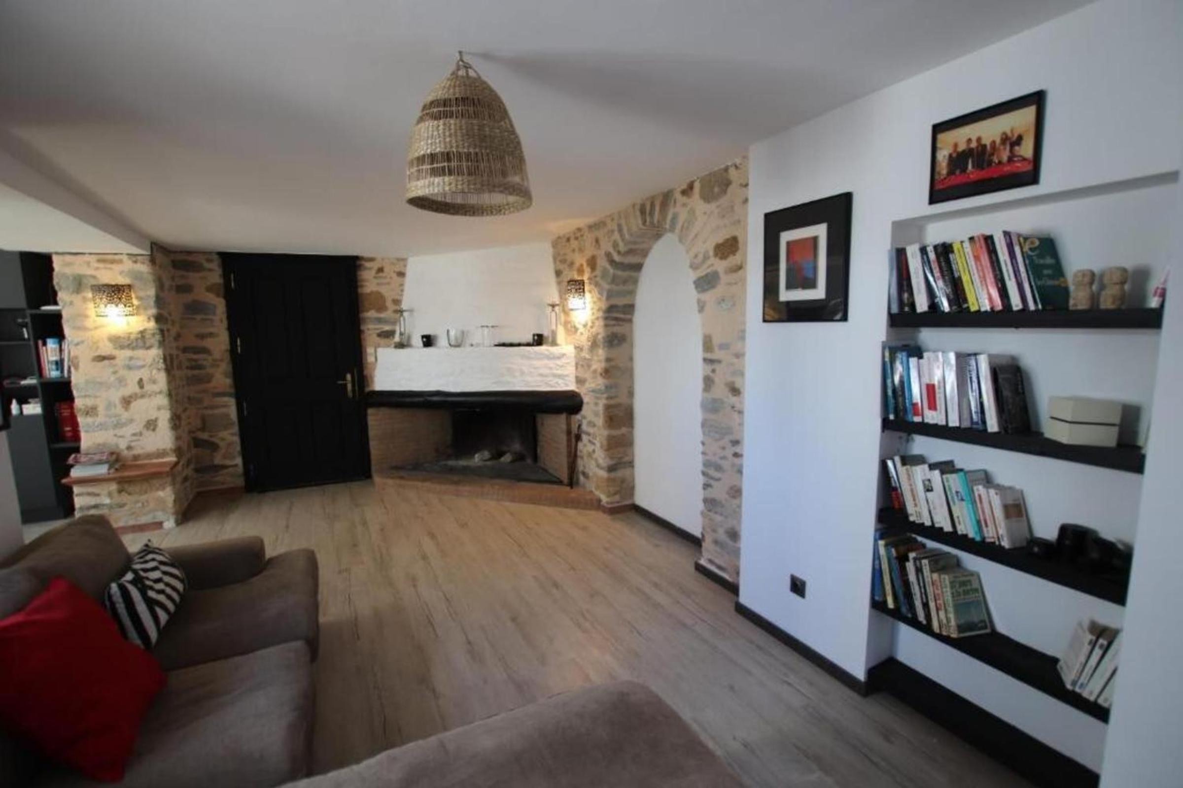 Villa Mahe Tennis Karystos island EVIA - B'Your Home